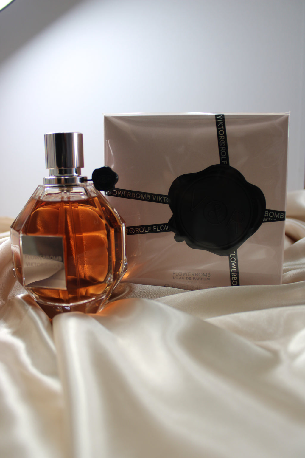 Flowerbomb Viktor & Rolf EDP 3.4 OZ