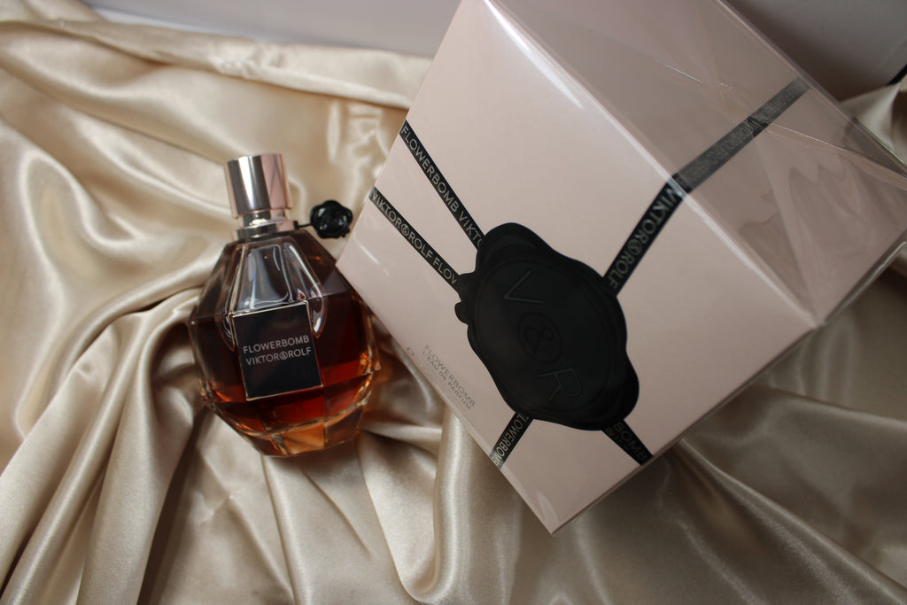 Flowerbomb Viktor & Rolf EDP 3.4 OZ